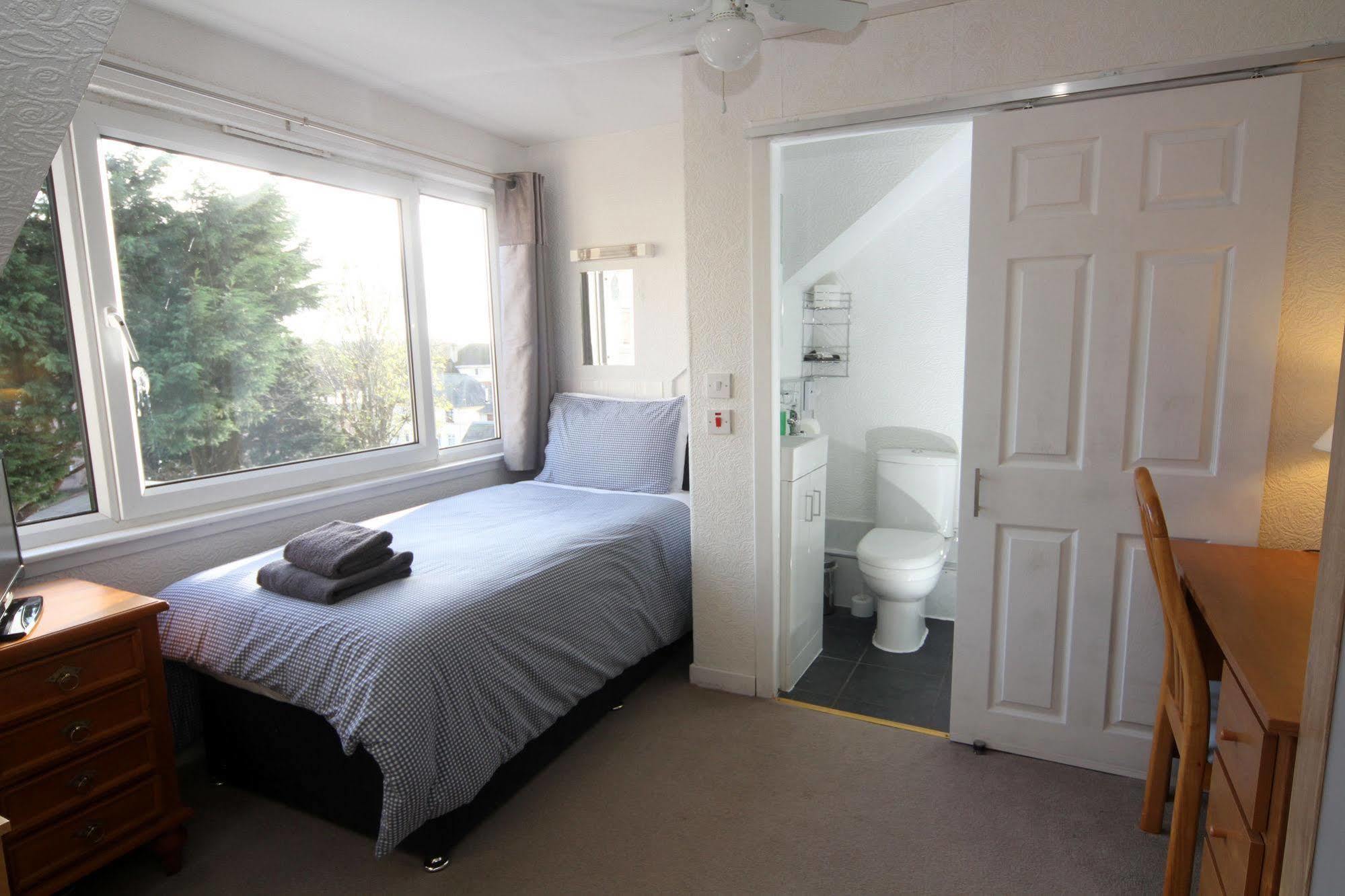 Dean Park Guest House Kilmarnock Extérieur photo